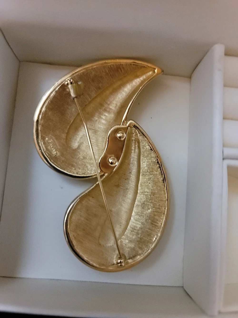 Monet sculptural gold